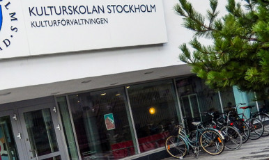 Skylt och entré till Kulturskolan vid Kulturförvaltningen, Stockholm stad.