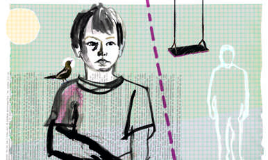 Kvinna med två barn: ett äldre barn och en bebis i sele, kommer till en kvinnojour och tas emot av en personal.