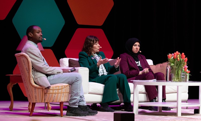 Ahmed Abdirahman, Lise Tamm och Sevval Karaduman samtalar om delaktighet i den lokala demokratin på Forum jämställdhet 2025.